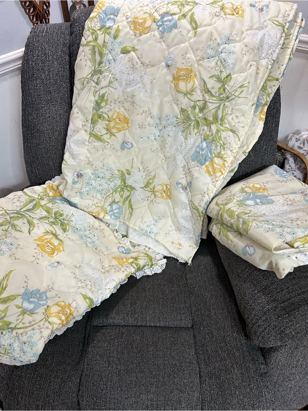 Pleasant Hill Floral Bedspread Shams Curtains Set